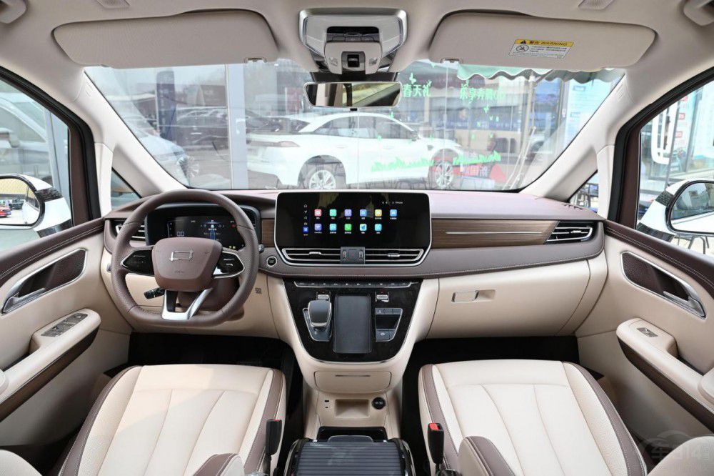 和別克GL8扳手腕 奔騰M9比想象中更舒服 和別克GL8扳手腕 奔騰M9比想象中更舒服