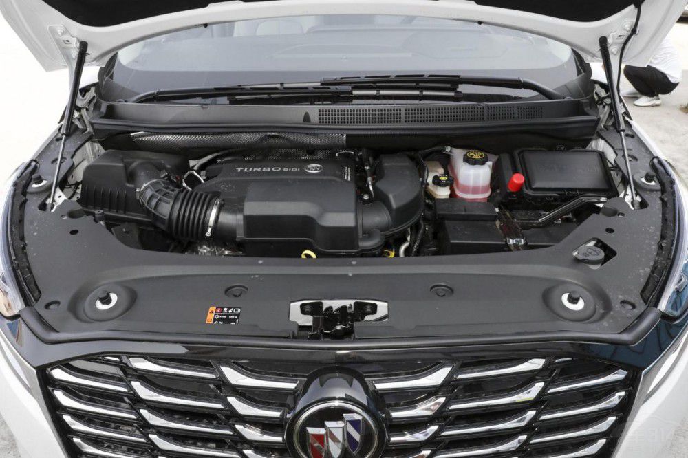 和別克GL8扳手腕 奔騰M9比想象中更舒服 和別克GL8扳手腕 奔騰M9比想象中更舒服