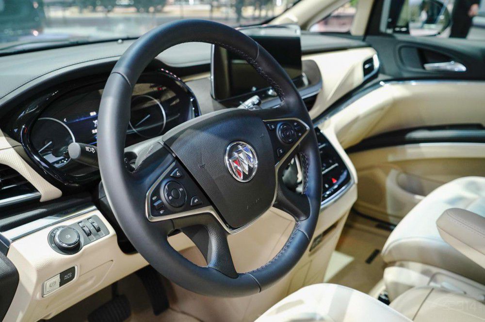 和別克GL8扳手腕 奔騰M9比想象中更舒服 和別克GL8扳手腕 奔騰M9比想象中更舒服