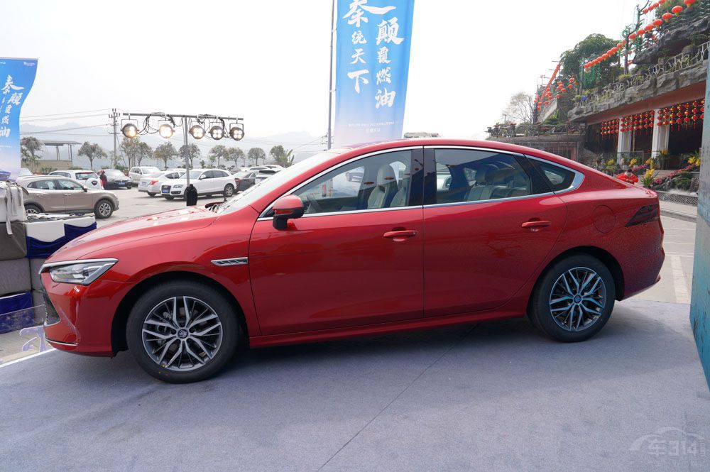 比亞迪秦PLUS領(lǐng)銜 市面上這些轎車賣爆了 比亞迪秦PLUS領(lǐng)銜 市面上這些轎車賣爆了