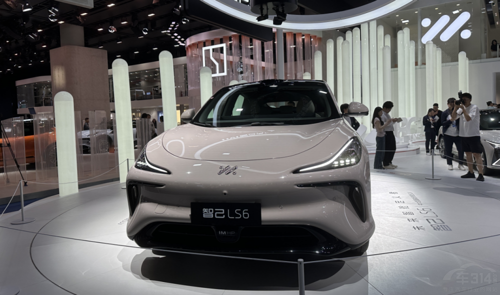 成都車展的熱門車型盤點 炫技的智己LS6 成都車展的熱門車型盤點 炫技的智己LS6