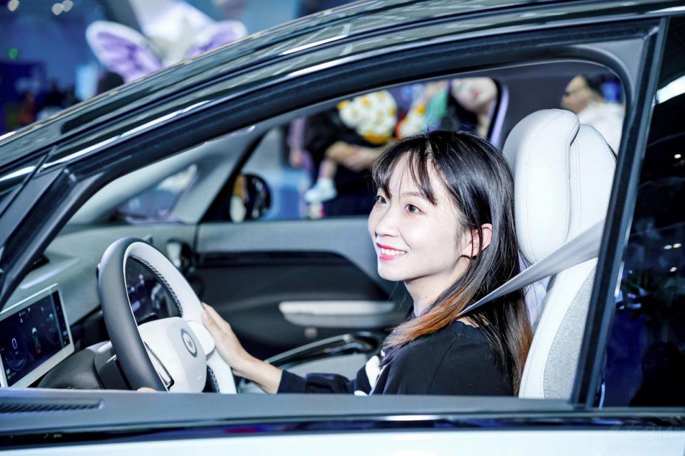 “遛娃神車”極狐汽車考拉解鎖山城最大MALL “遛娃神車”極狐汽車考拉解鎖山城最大MALL