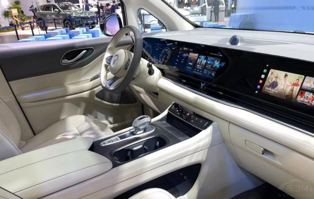 2024款新嵐圖夢(mèng)想家堪稱“夢(mèng)想的移動(dòng)城堡” 2024款新嵐圖夢(mèng)想家堪稱“夢(mèng)想的移動(dòng)城堡”