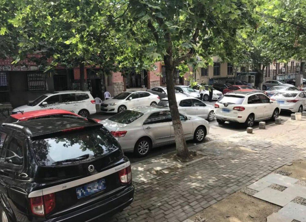 不怕側(cè)方不怕堵 小車才是城市通勤的王道 不怕側(cè)方不怕堵 小車才是城市通勤的王道