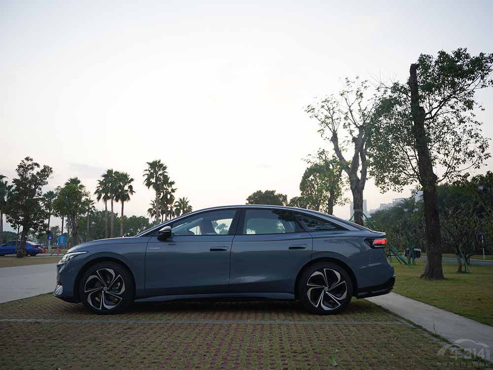 大眾ID.7 VIZZION對比極氪007 買誰合適? 大眾ID.7 VIZZION對比極氪007 買誰合適?