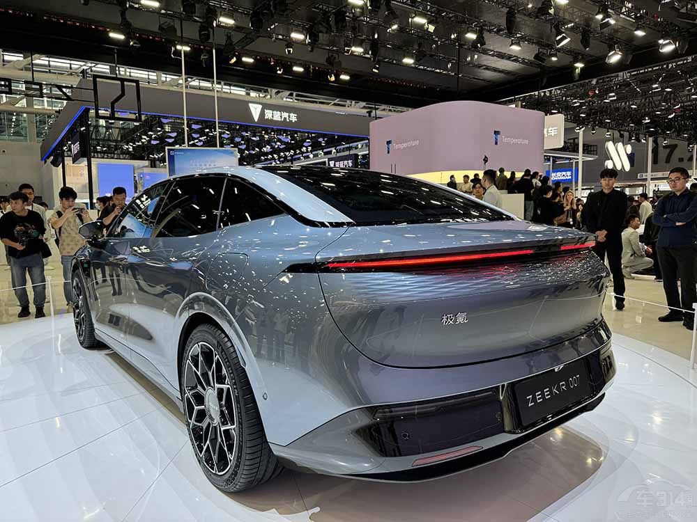 大眾ID.7 VIZZION對比極氪007 買誰合適? 大眾ID.7 VIZZION對比極氪007 買誰合適?