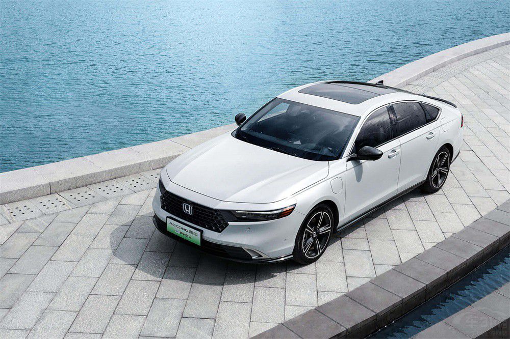 比亞迪漢DM-i榮耀版對(duì)比本田雅閣e:PHEV 比亞迪漢DM-i榮耀版對(duì)比本田雅閣e:PHEV