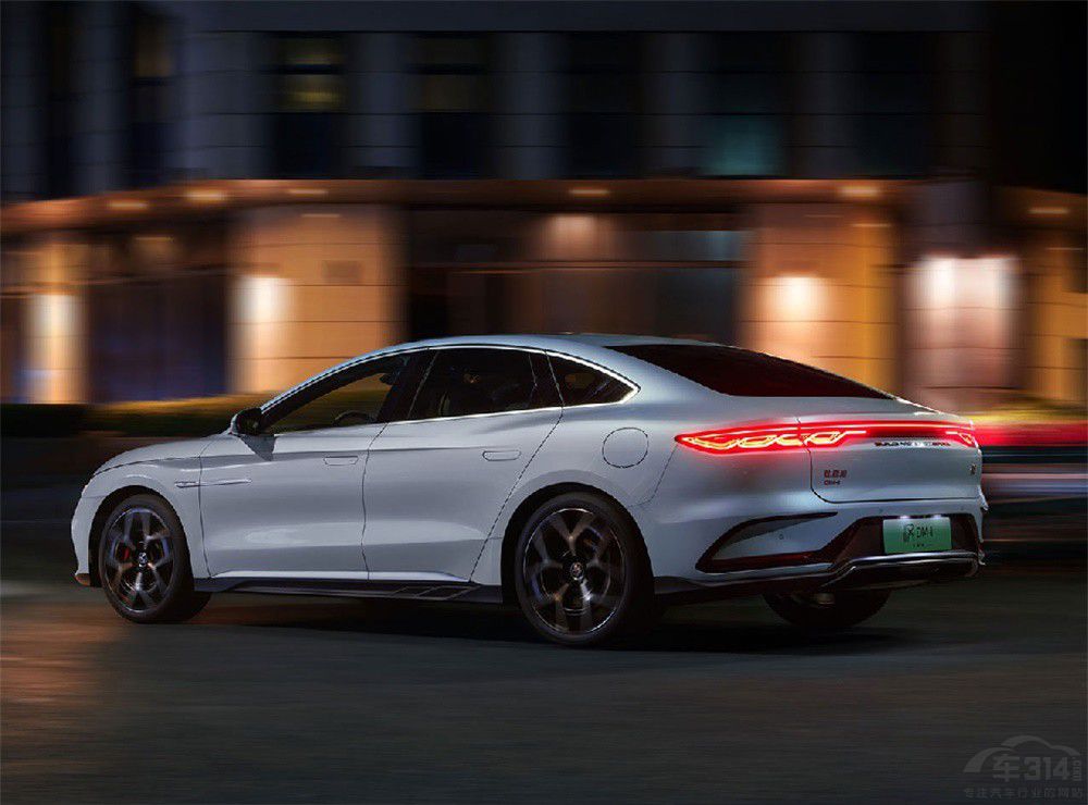 比亞迪漢DM-i榮耀版對(duì)比本田雅閣e:PHEV 比亞迪漢DM-i榮耀版對(duì)比本田雅閣e:PHEV