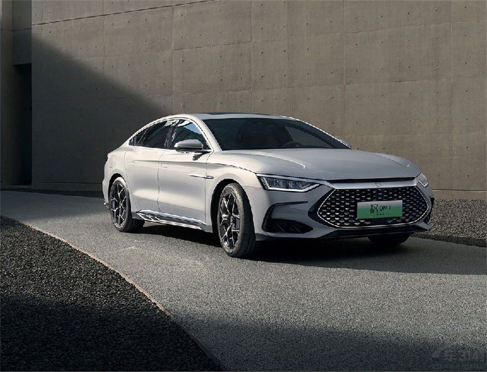 比亞迪漢DM-i榮耀版對(duì)比本田雅閣e:PHEV 比亞迪漢DM-i榮耀版對(duì)比本田雅閣e:PHEV