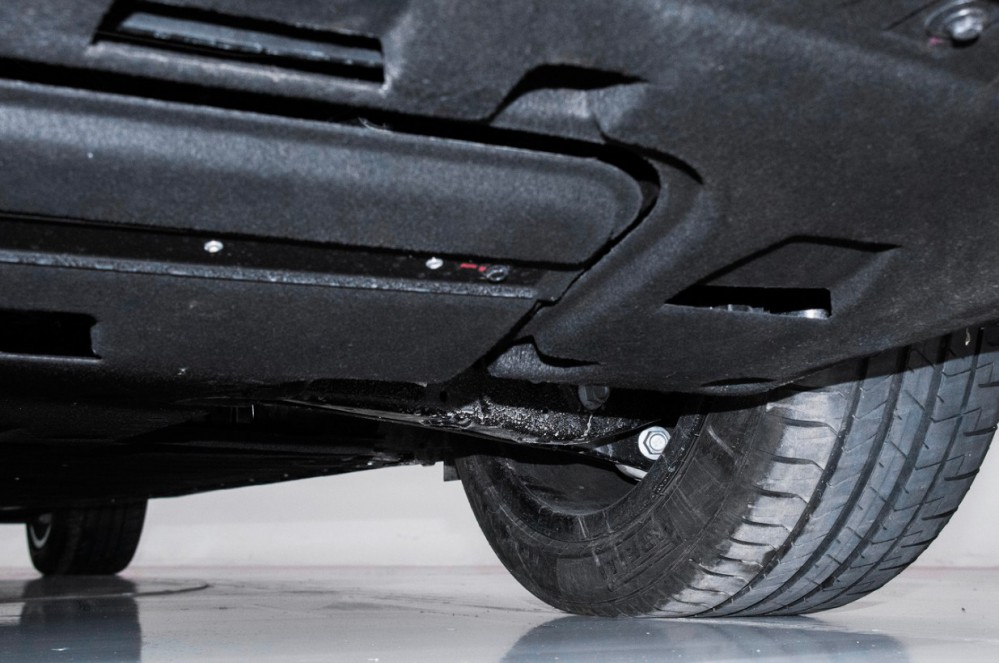 大型電車強強對決紅旗EH7對比極氪001 大型電車強強對決紅旗EH7對比極氪001