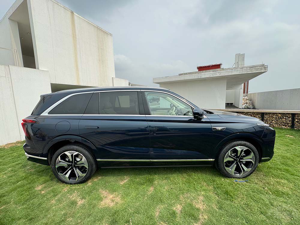 A(y)20fISUV]@