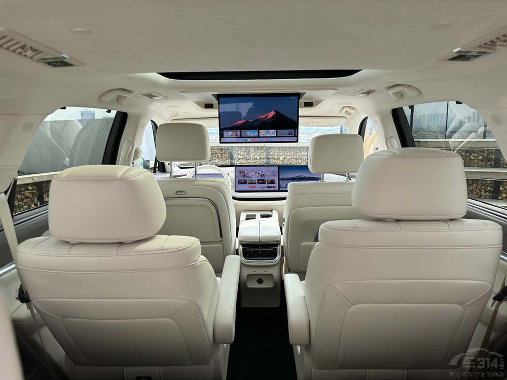 A(y)20fISUV]@