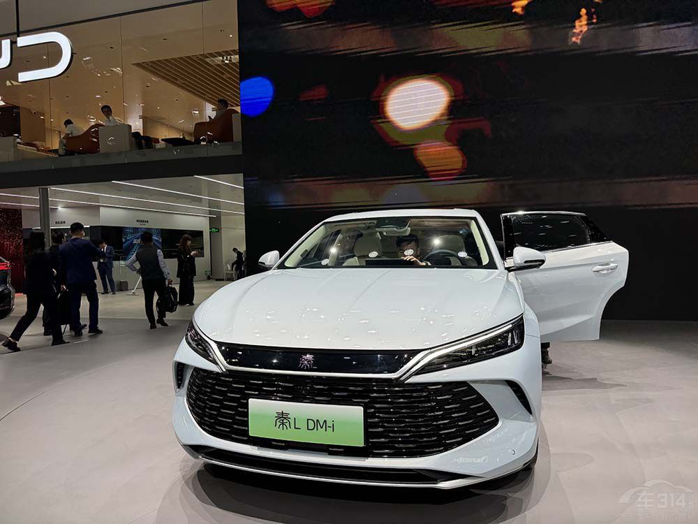 奇瑞風(fēng)云 A8賣不過(guò)比亞迪秦 L看看這幾點(diǎn) 奇瑞風(fēng)云 A8賣不過(guò)比亞迪秦 L看看這幾點(diǎn)