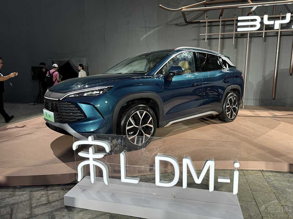 °I(mi)(gu)a(chn)SUV@3܇(ch)ܡﳬֵ