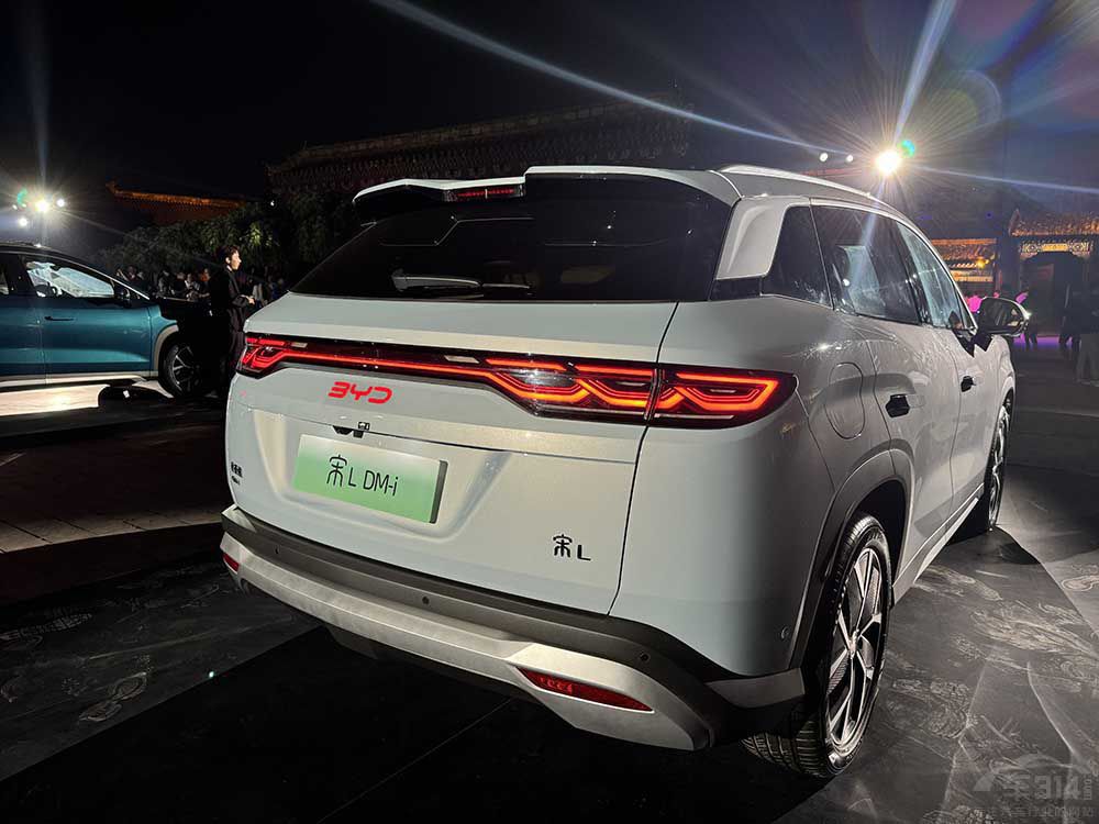 °I(mi)(gu)a(chn)SUV@3܇(ch)ܡﳬֵ