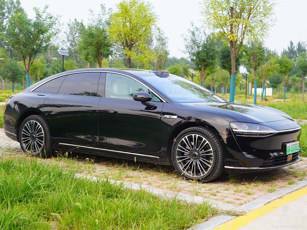 享界S9寶馬i7都是豪華純電轎車有何不同 享界S9寶馬i7都是豪華純電轎車有何不同