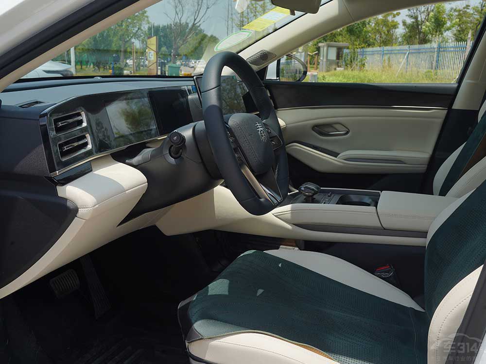 “雙節(jié)”換車忙 這幾款 性價比和人氣都不錯 “雙節(jié)”換車忙 這幾款 性價比和人氣都不錯