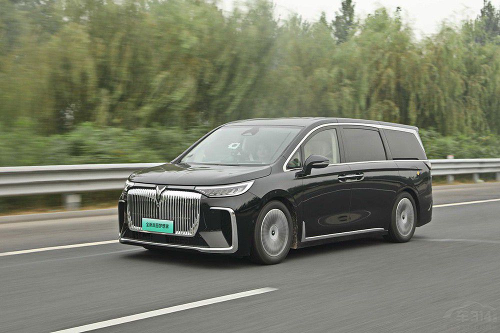 滿電續(xù)航突破1400公里 嵐圖夢(mèng)想家真硬核 滿電續(xù)航突破1400公里 嵐圖夢(mèng)想家真硬核