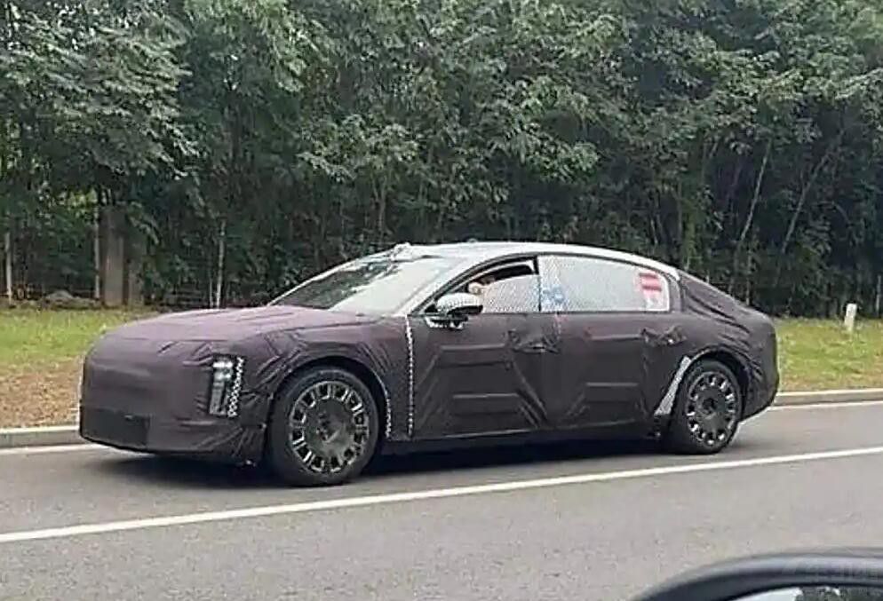 廣州車展三大國產(chǎn)豪車 起步就得30大幾萬 廣州車展三大國產(chǎn)豪車 起步就得30大幾萬