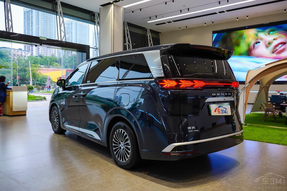 自帶談生意BUFF!三款熱門中大型MPV推薦 自帶談生意BUFF!三款熱門中大型MPV推薦