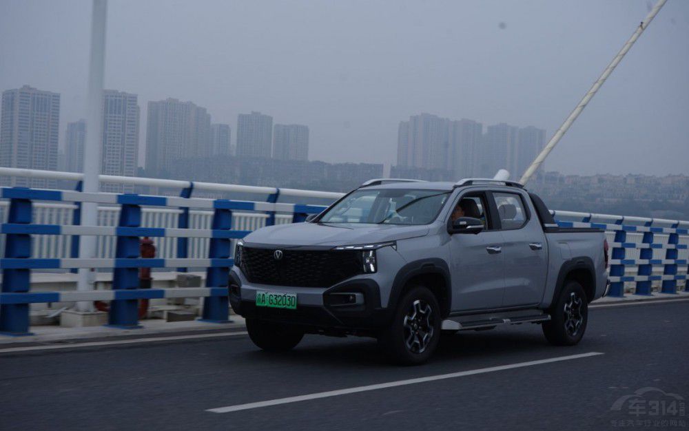 和家人周末開長安獵手去野外玩 有多方便 和家人周末開長安獵手去野外玩 有多方便