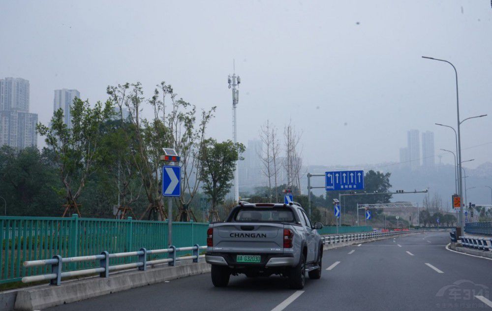 和家人周末開長安獵手去野外玩 有多方便 和家人周末開長安獵手去野外玩 有多方便