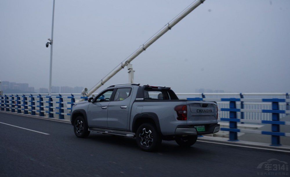 和家人周末開長安獵手去野外玩 有多方便 和家人周末開長安獵手去野外玩 有多方便