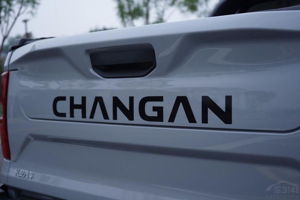 皮卡也能這么穩(wěn) 長安獵手駕乘舒適性夸張 皮卡也能這么穩(wěn) 長安獵手駕乘舒適性夸張