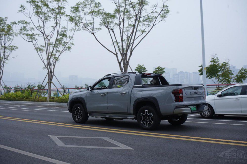 皮卡也能這么穩(wěn) 長安獵手駕乘舒適性夸張 皮卡也能這么穩(wěn) 長安獵手駕乘舒適性夸張