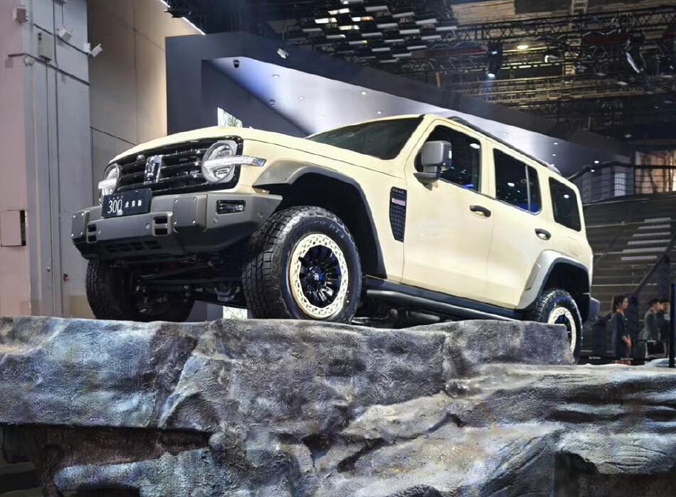 Ϻ܇չӲԽҰSUV I(mi)Ă(g)