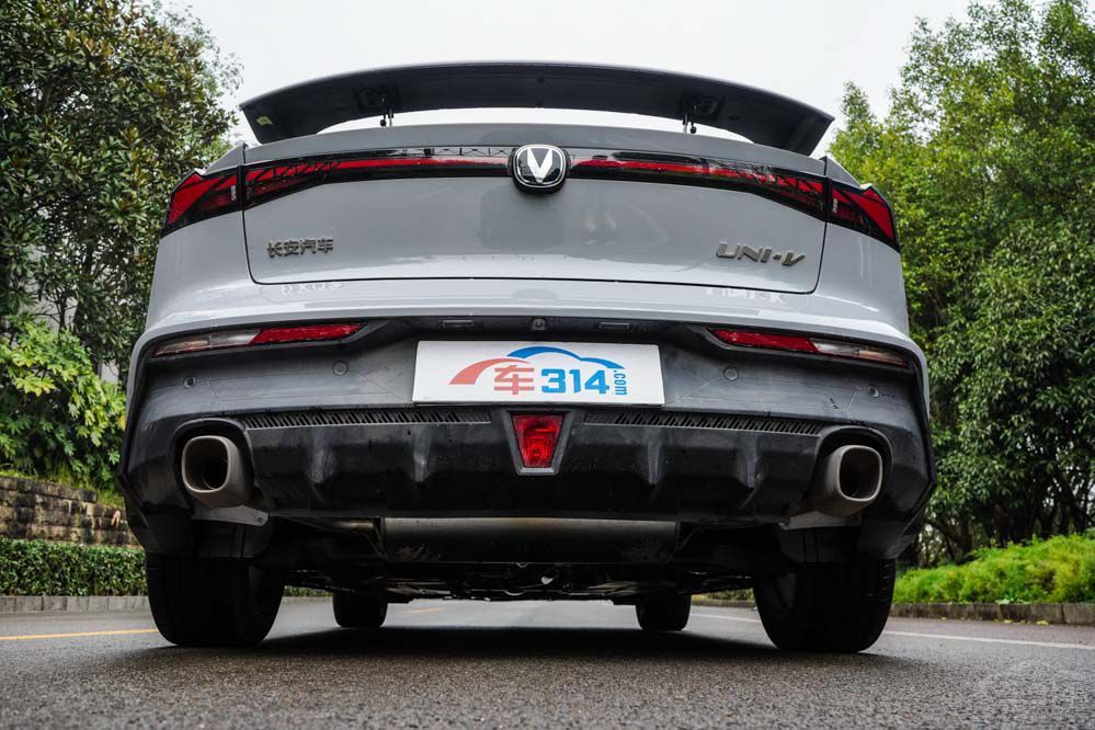 配自動升降尾翼 長安UNI-V預(yù)售正式開啟 配自動升降尾翼 長安UNI-V預(yù)售正式開啟