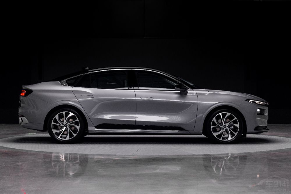 躍級(jí)新生 躍級(jí)新生