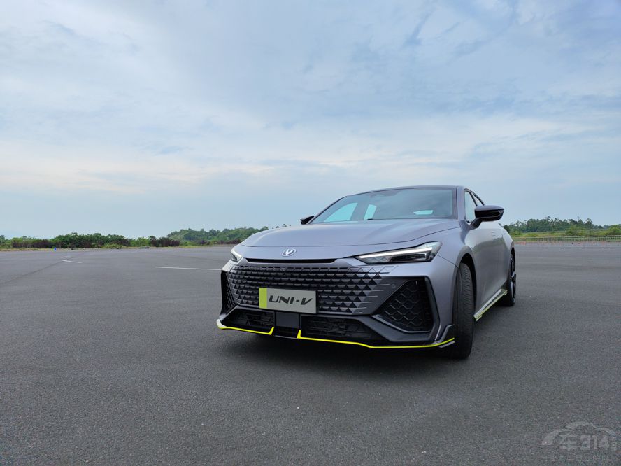 個(gè)個(gè)看點(diǎn)十足 盤點(diǎn)重慶車展五款重磅新車 個(gè)個(gè)看點(diǎn)十足 盤點(diǎn)重慶車展五款重磅新車