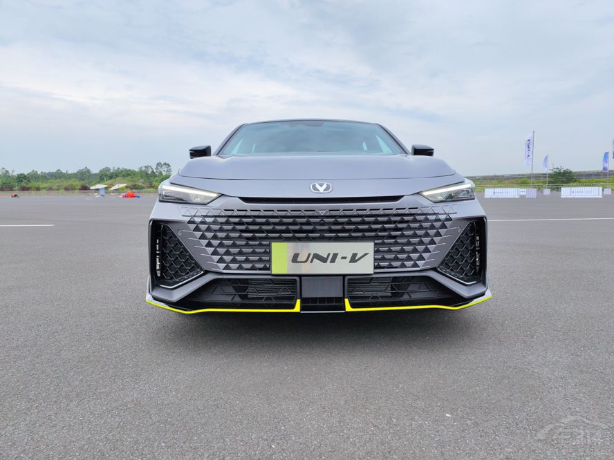 個(gè)個(gè)看點(diǎn)十足 盤點(diǎn)重慶車展五款重磅新車 個(gè)個(gè)看點(diǎn)十足 盤點(diǎn)重慶車展五款重磅新車