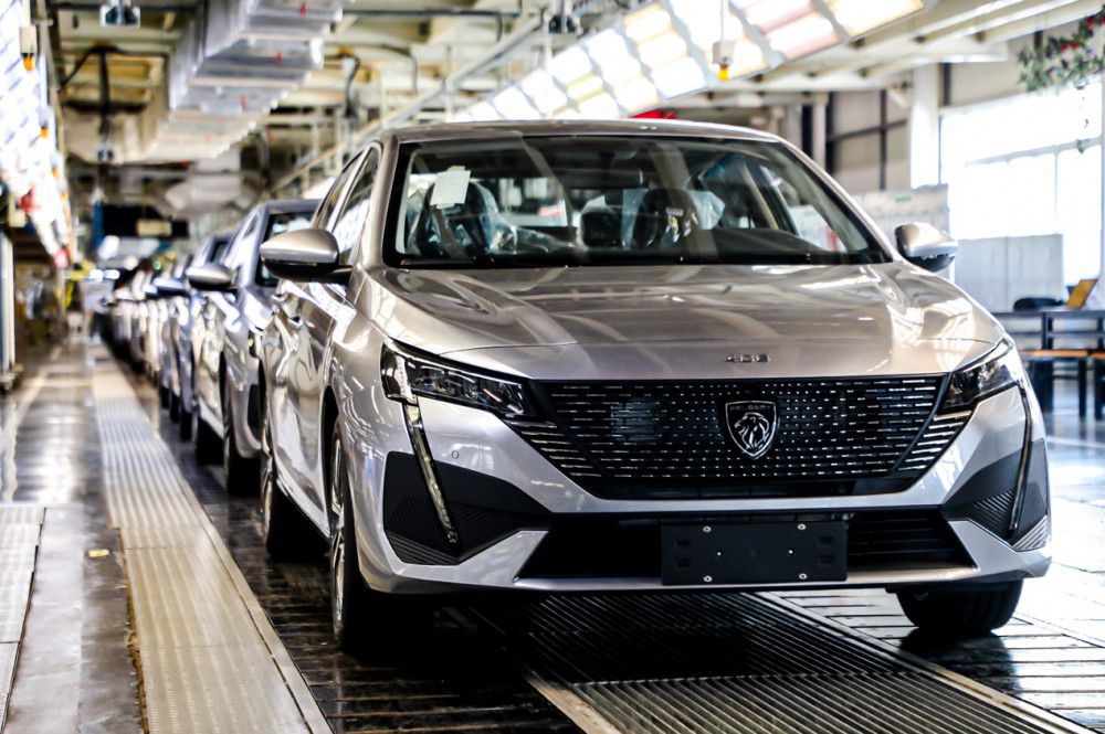 造良心好車 鑄品質(zhì)新獅 東風(fēng)標(biāo)致新408下線 造良心好車 鑄品質(zhì)新獅 東風(fēng)標(biāo)致新408下線