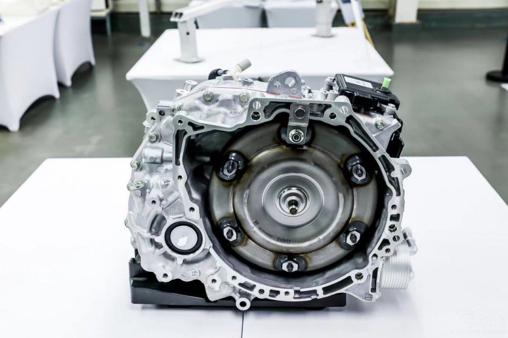 造良心好車 鑄品質(zhì)新獅 東風(fēng)標(biāo)致新408下線 造良心好車 鑄品質(zhì)新獅 東風(fēng)標(biāo)致新408下線