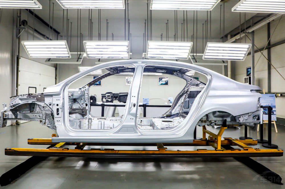 造良心好車 鑄品質(zhì)新獅 東風(fēng)標(biāo)致新408下線 造良心好車 鑄品質(zhì)新獅 東風(fēng)標(biāo)致新408下線