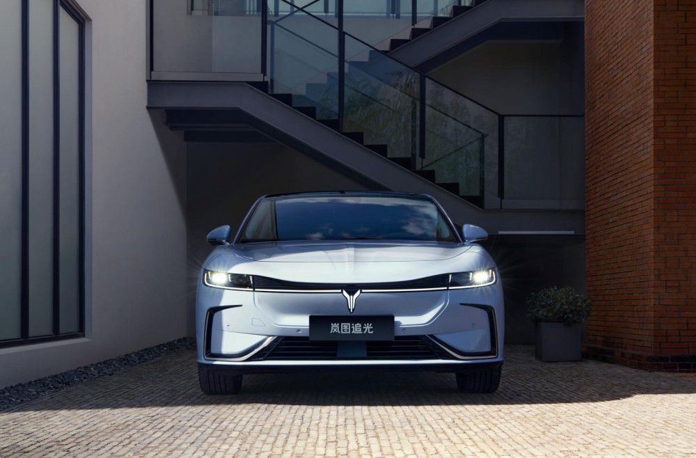 豪華電動(dòng)轎車新標(biāo)準(zhǔn) 嵐圖追光首發(fā)亮相! 豪華電動(dòng)轎車新標(biāo)準(zhǔn) 嵐圖追光首發(fā)亮相!