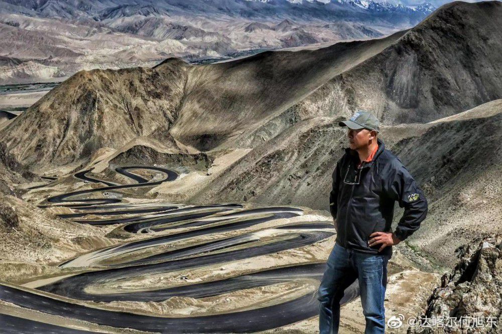 大型高性能豪華皮卡山海炮廣州車展上市 大型高性能豪華皮卡山海炮廣州車展上市