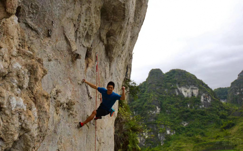 大型高性能豪華皮卡山海炮廣州車展上市 大型高性能豪華皮卡山海炮廣州車展上市