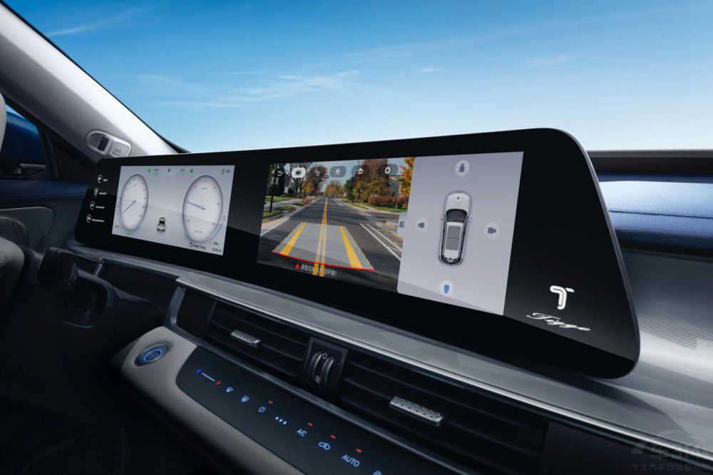 超級(jí)電混 奇瑞瑞虎7 PLUS 新能源電掣來(lái)襲 超級(jí)電混 奇瑞瑞虎7 PLUS 新能源電掣來(lái)襲