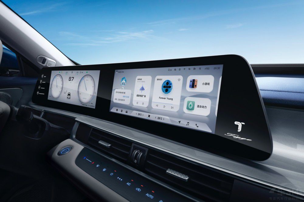 超級(jí)電混 奇瑞瑞虎7 PLUS 新能源電掣來(lái)襲 超級(jí)電混 奇瑞瑞虎7 PLUS 新能源電掣來(lái)襲