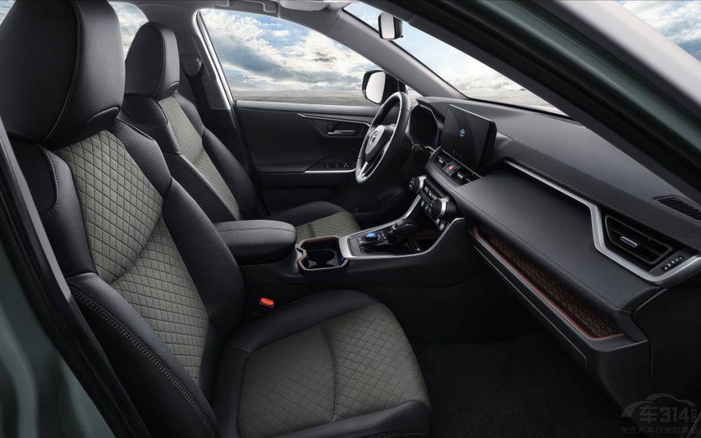 一汽豐田新RAV4榮放上市 17.68萬元起售 一汽豐田新RAV4榮放上市 17.68萬元起售