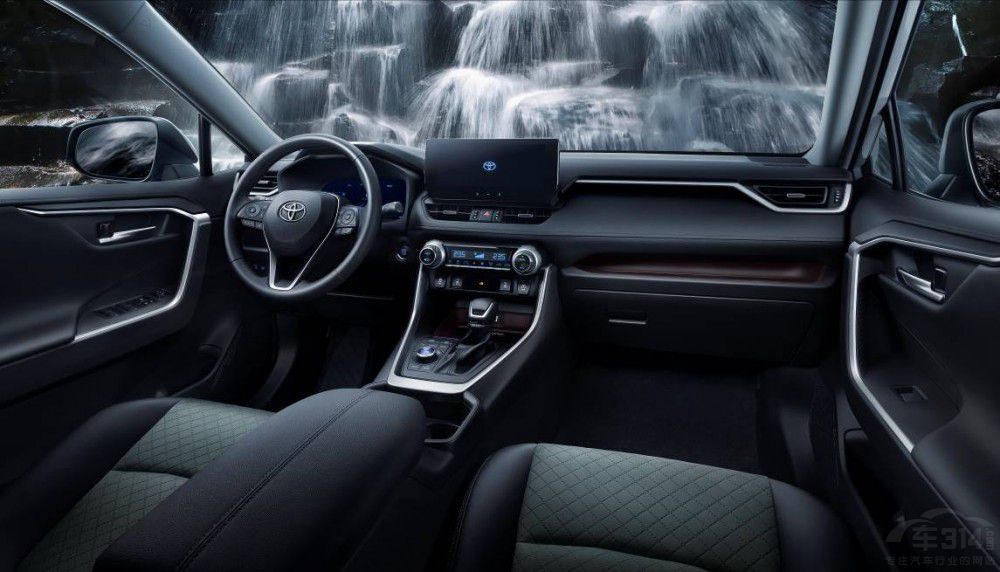 一汽豐田新RAV4榮放上市 17.68萬元起售 一汽豐田新RAV4榮放上市 17.68萬元起售