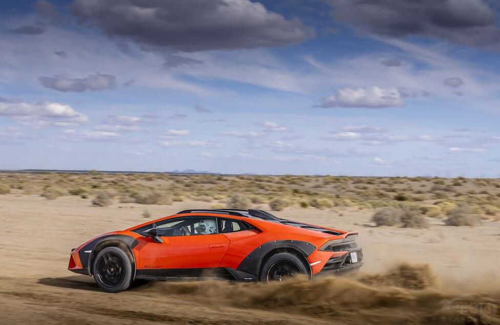 能玩沙子的蘭博基尼超跑 被保時捷帶壞了 能玩沙子的蘭博基尼超跑 被保時捷帶壞了