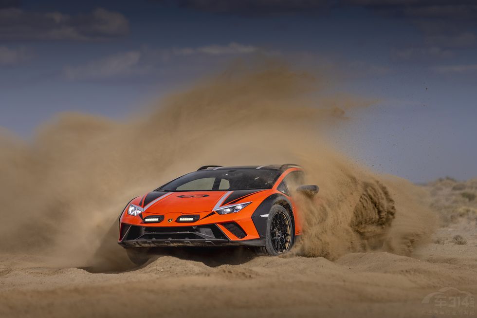 能玩沙子的蘭博基尼超跑 被保時捷帶壞了 能玩沙子的蘭博基尼超跑 被保時捷帶壞了