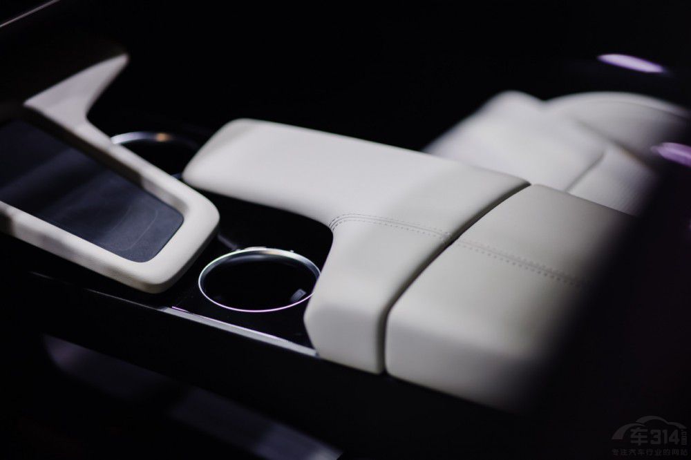 先享預(yù)訂火爆異常 深藍S7開啟“狂飆”模式 先享預(yù)訂火爆異常 深藍S7開啟“狂飆”模式