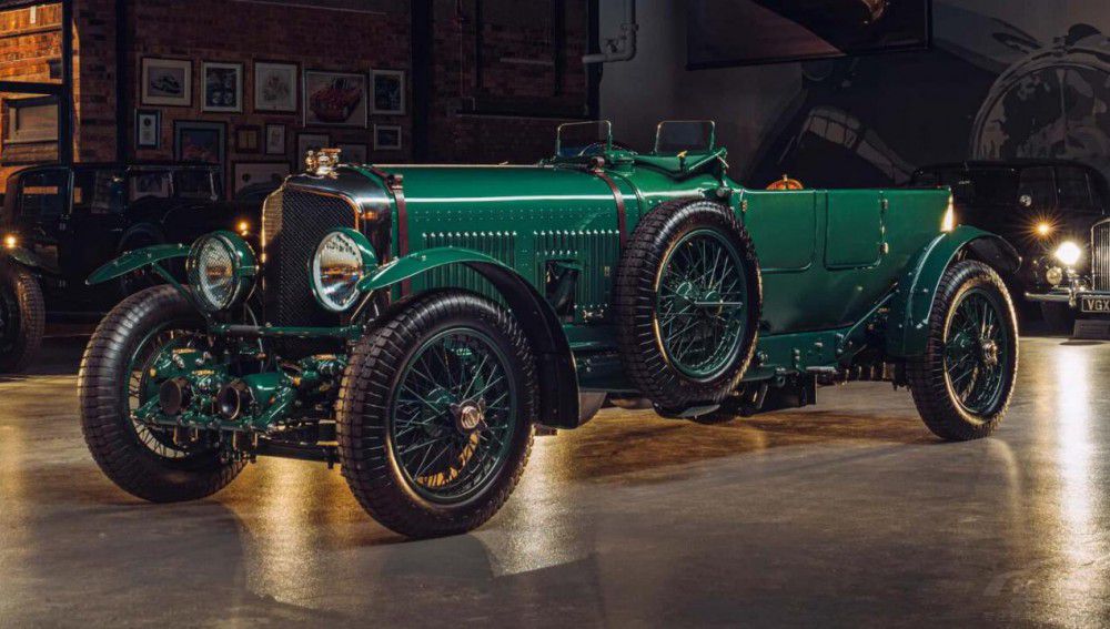 賓利打12輛老爺車 你沒看錯 是2023新款 賓利打12輛老爺車 你沒看錯 是2023新款