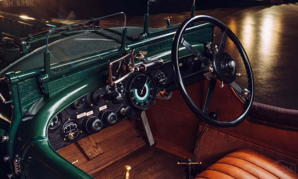 賓利打12輛老爺車 你沒看錯 是2023新款 賓利打12輛老爺車 你沒看錯 是2023新款