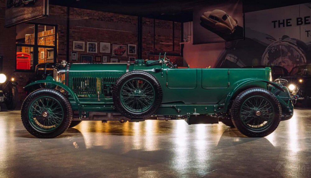 賓利打12輛老爺車 你沒看錯 是2023新款 賓利打12輛老爺車 你沒看錯 是2023新款